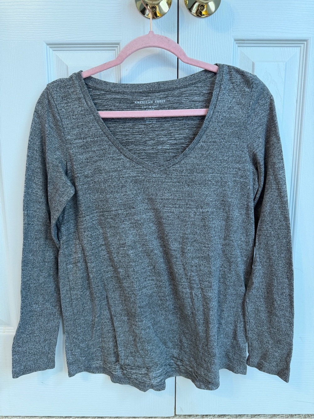American Eagle Outfitters Gray V-Neck Long Sleeve Tee